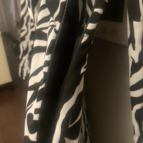 Black and White V-Neck Mini SALE $15 dresses & 3 for $30 - Picture 4 of 5